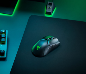Ne manquez pas la souris Razer Viper Ultimate et son dock de charge à moitié prix !